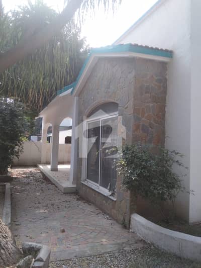 Stunning 10 Marla House Perfect for Comfortable Family Living