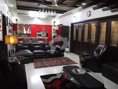 LUCKY PLAZA FLAT FOR SALE IN GULSHAN E IQBAL 17