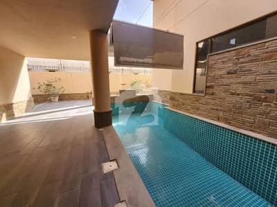 1000 YARDS OLD BUNGALOW ON STREET PHASE 6 DHA