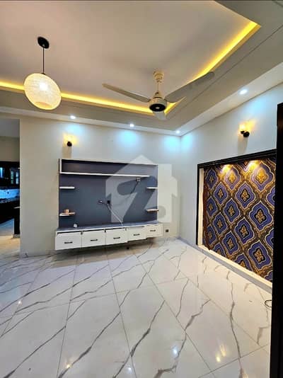 10 Marla Tile Flooring Separate Gate Corner Upper Portion All Facilities Available Available In G-14/4