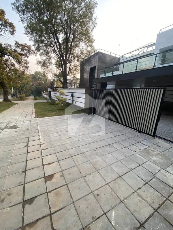 F-7 Beautiful Corner House For Rent F-7 Beautiful Corner House For Rent