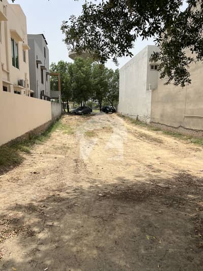 8 Marla plot 60' road near to mosque for sale 8 Marla plot 60' road near to mosque for sale