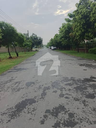 1 KANAL PLOT FACING PARK FOR SALE IEP ENGINEER TOWN COLLEGE ROAD LAHORE