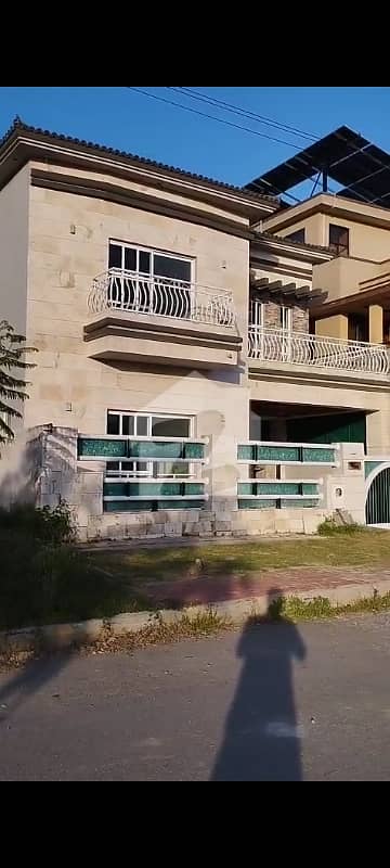 10 Marla House Available For Sale