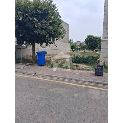 8 Marla Plot For Sale Good Location