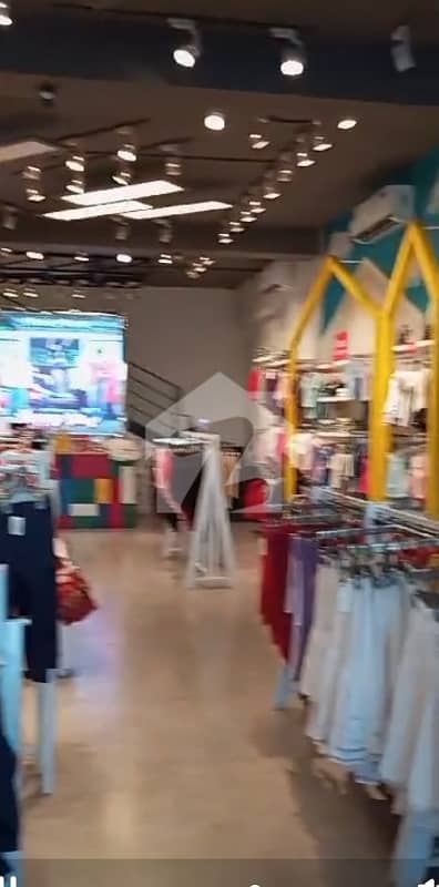 Gulberg Prime Location 700 Sft Ready Shop Is Available On Rent