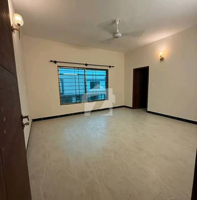 Ideally Located Prime Location House Of 375 Square Yards Is Available For sale In Karachi