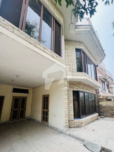 I-8/2 Upper portion available for rent ideal location