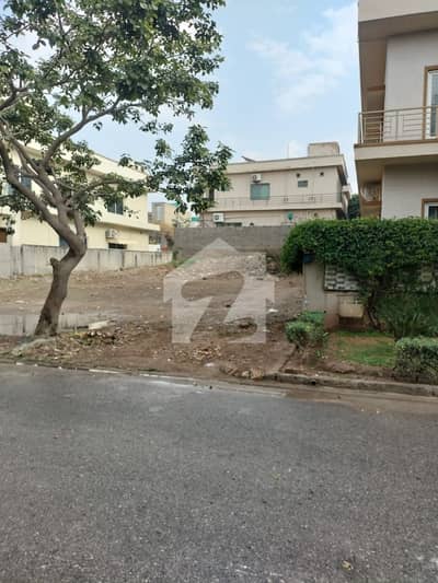 ڈی ایچ اے فیز 4 - سیکٹر اے ڈی ایچ اے ڈیفینس فیز 4,ڈی ایچ اے ڈیفینس,اسلام آباد میں 1 کنال رہائشی پلاٹ 3.3 کروڑ میں برائے فروخت۔