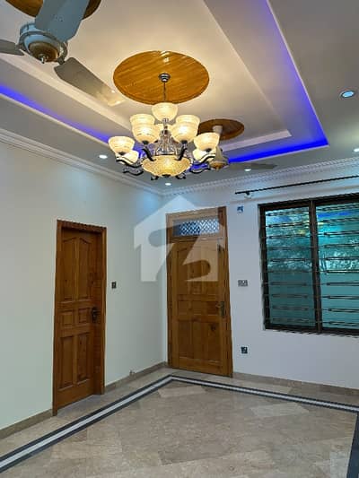 11 Marla Beautiful Ground portion for rent prime location all facilities available
