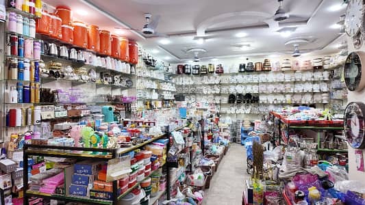 نشتر کالونی لاہور میں 3 مرلہ Studio عمارت 4.5 کروڑ میں برائے فروخت۔