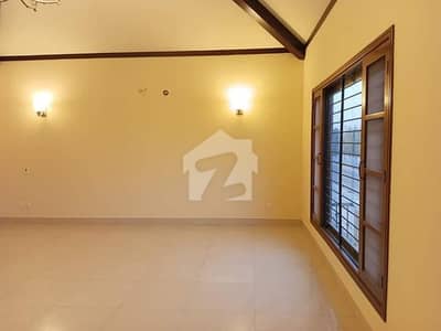 JUST LIKE BRAND NEW UPPER PORTION AVAILABLE FOR RENT 500 SQYD