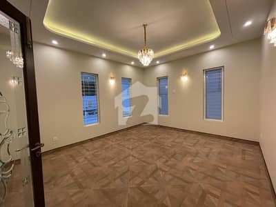 Just Like Brand New 500 Square Yard Bungalow Available For Rent