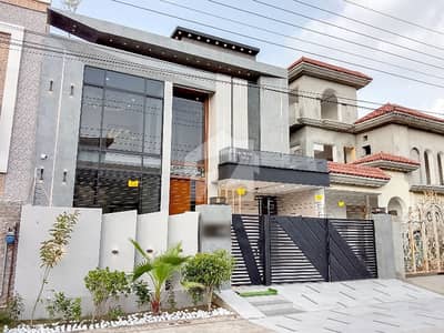 A 10 Marla House Located In Central Park - Block A Is Available For sale A 10 Marla House Located In Central Park - Block A Is Available For sale