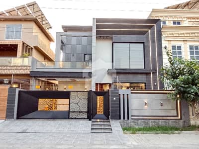 Ideally Located House Of 10 Marla Is Available For Sale In Lahore