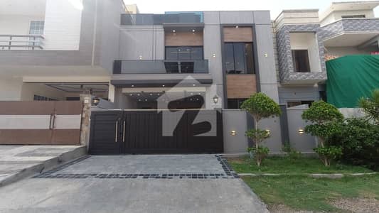 ڈی ۔ 17 اسلام آباد میں 5 کمروں کا 9 مرلہ مکان 4.1 کروڑ میں برائے فروخت۔ ڈی ۔ 17 اسلام آباد میں 5 کمروں کا 9 مرلہ مکان 4.1 کروڑ میں برائے فروخت۔