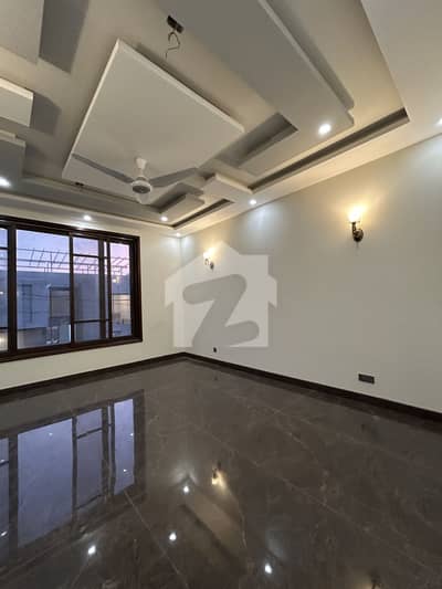 PREMIUM 2,400 SQ FT HIGH-RISE APARTMENT FOR RENT IN CLIFTON BLOCK 9, KARACHI