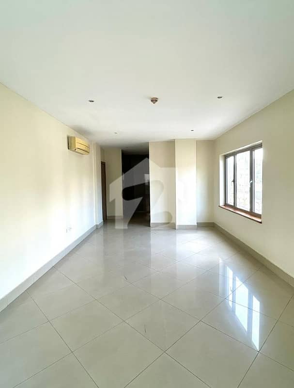 Brand New Apartment 3 Bed DD Available Brand New Apartment 3 Bed DD Available