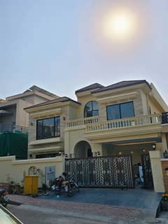 1 Kanal luxury designer house avaliable for sale in Bahria Enclave Sector C.