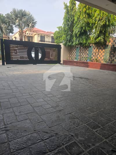 ONE KANAL OWNE R BUILD BEAUTIFUL HOUSE AVAILABLE FOR SALEIN DHA PHASE 5 SECTOR K