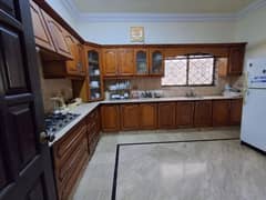 Elegant 600 Yard Bungalow Prime Location | Spacious & Modern Living