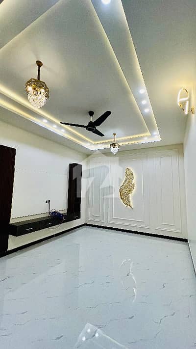 1 Kanal Corner House For Sale In Topcity-1 1 Kanal Corner House For Sale In Topcity-1