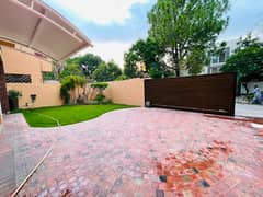 F-6 5 BEDROOMS NEWLY RENOVATED BEAUTIFUL HOUSE WITH LAWN