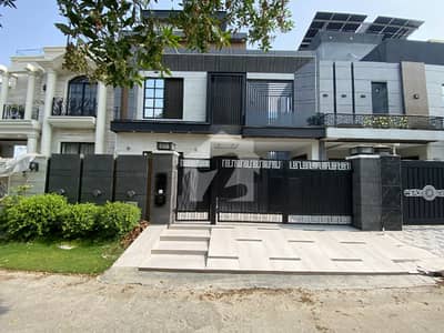 Top Location 10 Marla Modern House Is Available For Sale In Lake City Top Location 10 Marla Modern House Is Available For Sale In Lake City