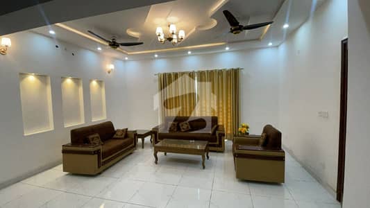 ایل ڈی اے ایوینیو لاہور میں 8 کمروں کا 1 کنال مکان 5.45 کروڑ میں برائے فروخت۔