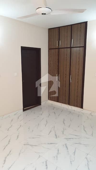 1ST FLOOR G+5 NEW CONSTRUCTION FLAT WITH ELEVATOR In Askari 4 AVAILABLE For sale