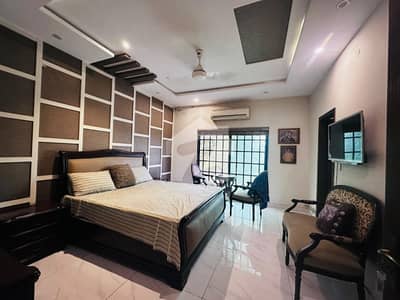 Beautiful 9 Marla House for Sale Elegant Design & Modern Comfort