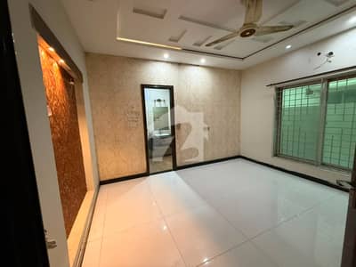 10 Marla Beautiful House Just Like A Brand New Available For Rent 10 Marla Beautiful House Just Like A Brand New Available For Rent