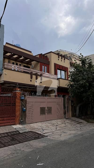 In Wapda Town Phase 1 - Block E2 Of Lahore, A 10 Marla House Is Available