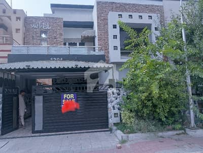 بحریہ ٹاؤن فیز 3 بحریہ ٹاؤن راولپنڈی,راولپنڈی میں 5 کمروں کا 10 مرلہ مکان 4.75 کروڑ میں برائے فروخت۔