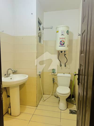 1 bed room kitchen and 1 Baath  Good lacotin centre park