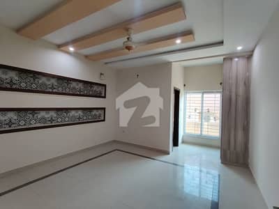 14 Marla 3 Bed UPPER PORTION Pwd PRIME LOCATION Neat And Clean ELECTRICITY Gas Available