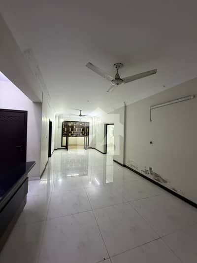 3BED DD WEST-OPEN FLAT WITH PRIME LOCATION OF SHAHEED E MILAT WELL NONE BUILDING