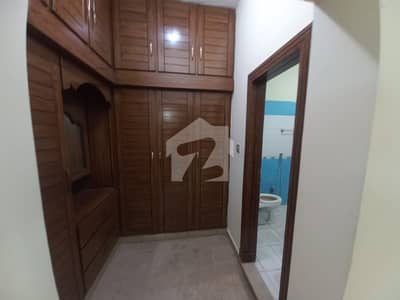 E 11 3 open basement 3 bed 3 bath drawing dinning tv lounge kitchen sep meter gas electric car parkings