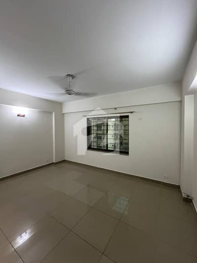 10 MARLA 3 BEDROOM APARTMENT IS AVAILABLE FOR SALE OPEN VIEW