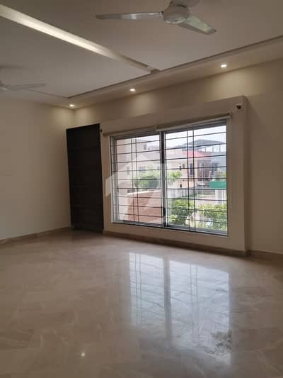 20-Marla Beautiful Upper Portion With Separate Gate With 2-Car Parking