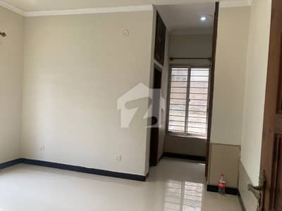 Well-Maintained 5-Bedroom House For Sale In F-8, Islamabad 500 Square Yards