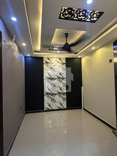 4 BED DD WITH ROOF FLAT 1700 SQFT AVAILABLE FOR SALE AT AMIL COLONY