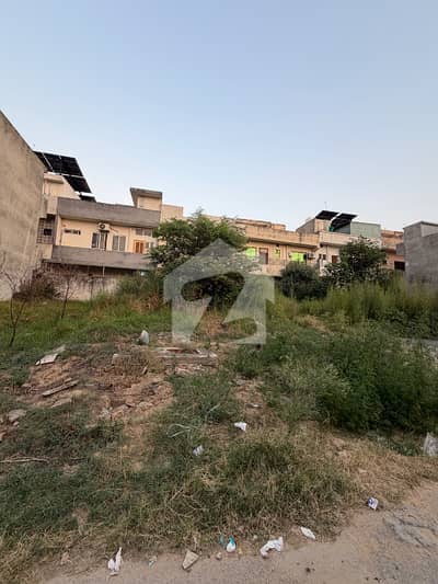 60*90 plot prime location Near Margala road