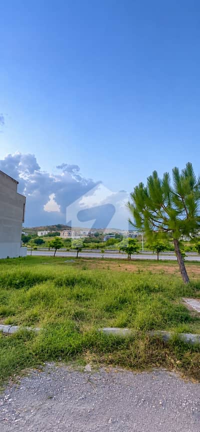 Builders Location Solid Land 10 Marla Plot G Block