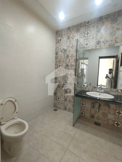 F11 Such A Amazing Location What A Outstanding Lower Ground Portion 3 Beds D/D Tv/L Ki