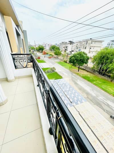 10 Marla House Prime Location For Sale in LDA Avenue