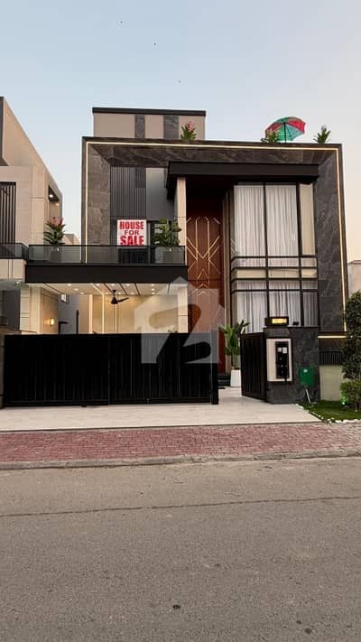 A BEAUTIFUL 10 MARLA HOUSE FOR SALE IN TALHA BLOCK BAHRIA TOWN LAHORE