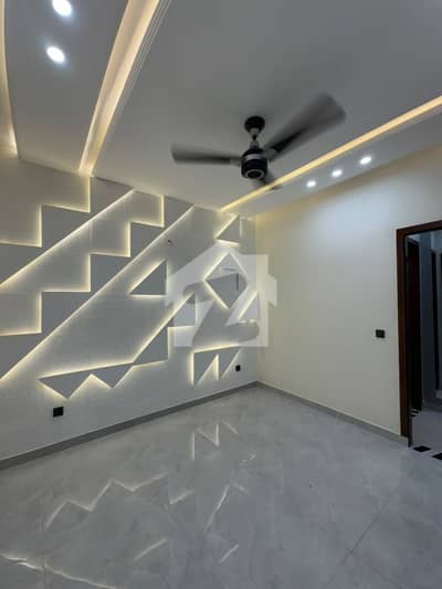 Central Park Housing Scheme  10 Marla uper portion available for rent  near to market  brand new option