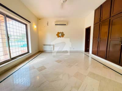 Triple Story 6 Beds Luxury House Available For Rent In F-8 Islamabad