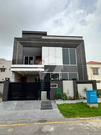 5 marla like new house for rent in Bahria town Lahore